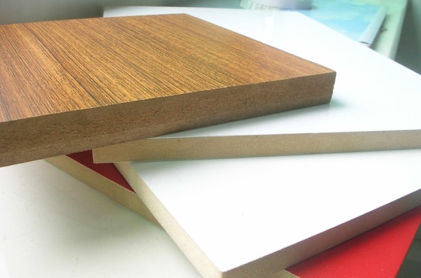 Gỗ MDF bề mặt nhẵn, cốt gỗ mịn